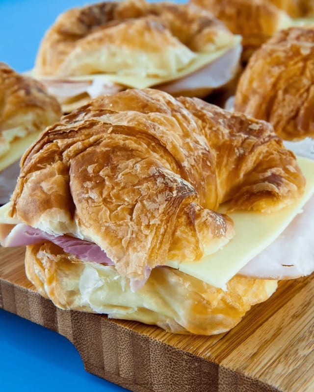 Croissant jambon fromage